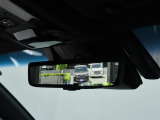 デジタルインナーミラー装備!車両後方のカメラの映像をデジタル補正で視認性を向上させてインナーミラー内に表示します♪視界を遮るものがなく、後席に同乗者がいても後方を確認しやすく安心です♪