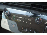 オートエアコンで温度を設定するだけで快適な車内環境を維持することができます!