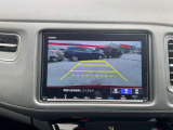 バックカメラは車の後方をカメラで映しだして障害物や人を確認、周りの状況を確認しながら安全に駐車できる便利な装備になります。