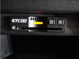◆ETC2.0装着◆進化したドライブ体験。料金収受システムだけだったETCが生まれ変わって、高速道路を賢く使うETC2.0に進化しました。多彩な情報サービスが便利で快適なドライブ体験を提供します。