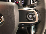 【レーダークルーズコントロール(全車速追従機能付】車内前方に装備されたカメラで先行車を認識し、車速に応じた車間距離を保ちながら追従走行を支援します。