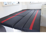 ダイネットはベッド展開可能です。 ベッドサイズは215cm×120cm程です。