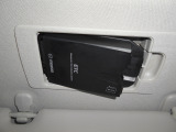 スマートインETCは運転席の天井、バイザーの裏にスッキリと格納されています!外から見えない防犯性と、カードの出し入れがしやすい利便性を兼ね備えており、使いやすいと好評です!