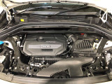 BMW 1.5L 直列3気筒ツインパワーターボ ガソリンエンジン :バルブトロニック(無段階可変バルブリフト)、ダイレクトインジェクションシステム、ダブルVANOS(吸排気無段階可変バルブタイミング)