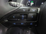 ステアリング左側のスイッチは、「マルチインフォディスプレイの表示切替」、「音量調整」の操作が可能です