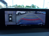 【360度モニター】クルマの前後左右に備えたカメラを活用し、トップビュー・フロントビュー・リアビュー・左右サイドビューの映像をセンターディスプレイに表示し、確認しづらいエリアの安全確認をサポート!