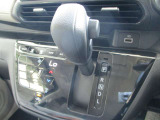 タッチ式のオートエアコンは直感的な操作が可能です。