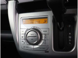 オートエアコン付きなので一度、温度を設定すれば自動的に過ごし易い温度に調整してくれますよ。車内をいつでも快適空間にしてくれます!