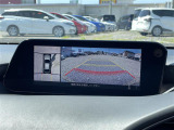 【 アラウンドビューモニター・バックモニター 】真上から見たような映像が流れ、便利かつ大変見やすく安全確認もできます!駐車が苦手な方にもオススメな便利機能です!
