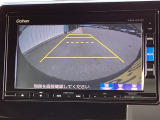 3ビュー切り替えやガイド線表示のバックカメラで、バックでの車庫入れも安心です。