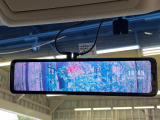 【デジタルインナーミラー型ドライブレコーダー2ch】後席の大きな荷物や同乗者で後方が確認しづらい時でも安心!カメラが撮影した車両後方の映像をルームミラー内に表示。クリアな視界で状況の確認が可能です!
