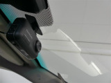 【ドライブレコーダー】・・・マイクロSDカードに走行中の車内画面を記録します。