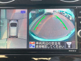 アラウンドビューモニターまるで車を真上から映したような映像で、前後左右の感覚が分かります♪車庫入れや駐車時に大活躍の機能です。
