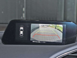 バックカメラ付きでドライバーからは見えない領域の危険認知をサポートするシステムを搭載しています。目視確認を忘れずにお願いします