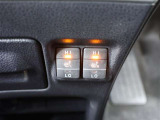 【快適温熱シート】運転席のHighとLowの2段階に温度調節の操作が可能なため、座る人と室内温度にあわせた快適なシート温度が得られます♪
