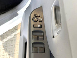 【問合せ:0749-27-4907】【電動格納ミラー】サイドミラーは電動格納式となっており、狭い駐車場でもキズがつくリスクを抑えられます。