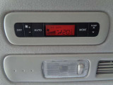 前席と後席で別々の温度の設定ができ、設定した温度を自動制御するオ-トデュアルエアコン。お問い合わせは03-5672-1023へ