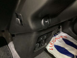 前席 両席シートヒーター装備スイッチに、USB接続、様々なカー用品のシガーソケット差し込み口も装備あります。