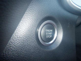 エンジンスタートボタンです!キーが車内にあれば、エンジンの始動・停止はブレーキを踏んでこのボタンを押すだけ☆ ワンプッシュでエンジンONΣ(・ω・ノ)ノ!