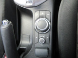 運転中でも安全に操作ができるよう工夫されたコマンダーコントロールです。