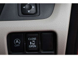 左側リモコンオートスライドドア(ワンタッチスライド機能、挟み込み防止機構付)運転席からでもドアを自動開閉できます。