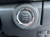 【プッシュスタート】鍵を挿さずにポケットに入れたまま鍵の開閉、エンジンの始動まで行えます。