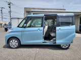 片側パワースライドドア付きです。