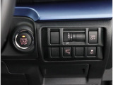 ボタンでエンジン始動が可能な、プッシュスタート機能搭載!もしもの時の、盗難警報装置イモビライザーも同時に装備されております! キーレスのボタン、もしくは、ドアハンドルのスイッチセンサーで開閉可能です!