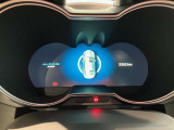 オーディオの音量やチャンネル操作ができるスイッチが、ハンドルに付いています。運転中でも、操作が行えて非常に安全・便利です!