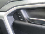 お好みのシートポジションを記憶させ、ボタンひとつで呼び出すことができます。ドライバーが替わる時、すぐシートを合わせられます。