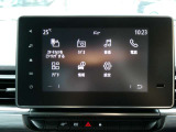 7インチマルチファンクションタッチスクリーンは Android AutoとApple CarPlayに対応。