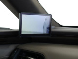 デジタルアウターミラー装備。室内に設置した5インチのディスプレイに車両左右後方の映像を表示。視線移動を抑えることで、安全運転を支援します。