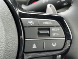 【ステアリングリモコン】手元のボタンから、オーディオやナビなどの操作ができるので、よそ見をせずに安全に運転に集中できます!//