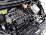 1NZ-FXE型 1.5L 直4 DOHCエンジンと1LM型 交流同期電動機のハイブリッドシステム搭載、FF駆動です。