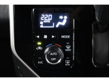 室内を快適温度にするオートエアコン!スイッチもシンプルで操作しやすく、オールシーズン快適なドライブに出かけられますね♪