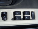 駐車の際にも便利な電動格納ミラー装備!!