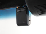 ◆ドライブレコーダー◆映像・音声などを記録する自動車用の装置です。 もしもの事故の際の記録はもちろん、旅行の際の思い出としてドライブの映像を楽しむことができます。