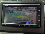 駐車時に後方がリアルタイム映像で確認できます。大型商業施設や立体駐車場での駐車時や、夜間のバック時に大活躍!運転スキルに関わらず、今や必須となった装備のひとつです!
