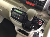 発進時から滑らかに加速するCVTはストップ&ゴーの多い街の中も快適です。