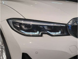 BMWの伝統の丸目4灯ヘッドライトでございます。LEDライトで視認性もよく明るく安全性の向上につながります。