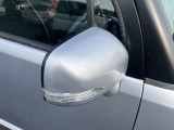 こちらミラーの写真となります。運転時に必ず確認する大切な場所ですが、走行中、外から見ても意外と目立ちます!ぜひ一度ご確認ください。