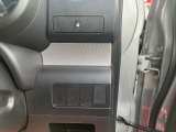こちら運転席付近の写真となります。快適な運転をサポートするための機能が詰まっております♪