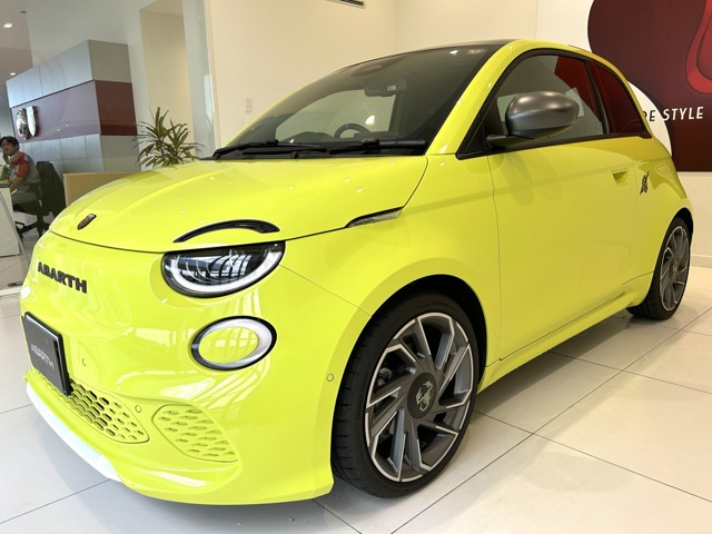 アバルト500e ツーリズモ 