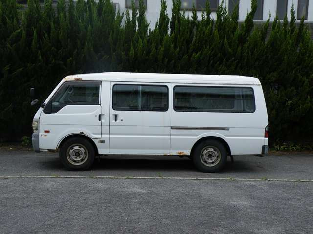 マツダボンゴブローニィバン マツダ ボンゴブローニイバン 2.0 DX 低床 ディーゼル 9人乗り 前後同