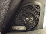 ●harman/kardonサウンドシステム:オーディオ専門メーカーが手掛けるプレミアムスピーカーを装備。多数のスピーカーから、音の粒立ちまで分かる高品質な音楽をお楽しみいただけます。