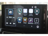 ディスプレイオーディオを装備。スマホとクルマをつなぐことで、これまでのナビに加えて、いろんなサービスが楽しめます。
