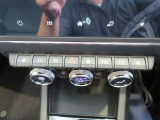 運転席助手席シートヒーター付き。