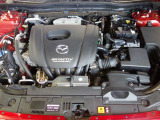 SKYACTIV-G1.5は圧縮比13.0と4-2-1排気システムの採用によるレスポンスの向上とギア比を低速化によりスムーズさと力強さがアップしてます。