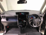 見易い計器類と運転し易いドライビングポジションは、視角も少なく前方&左右の見切りが良く運転し易いクルマです。ブラック基調のインテリアが洗練された空間を演出してくれます。