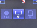 TVが見れるチューナーを装備しています。 新しい車でも付いていないことで、TVが見れない事も多々あるので要チェックです。